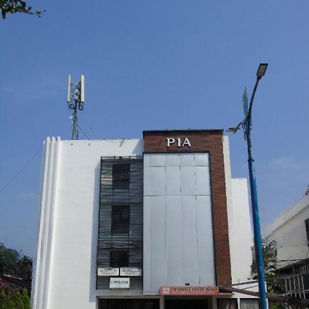 Pia Hotel Cirebon Eksteriør bilde