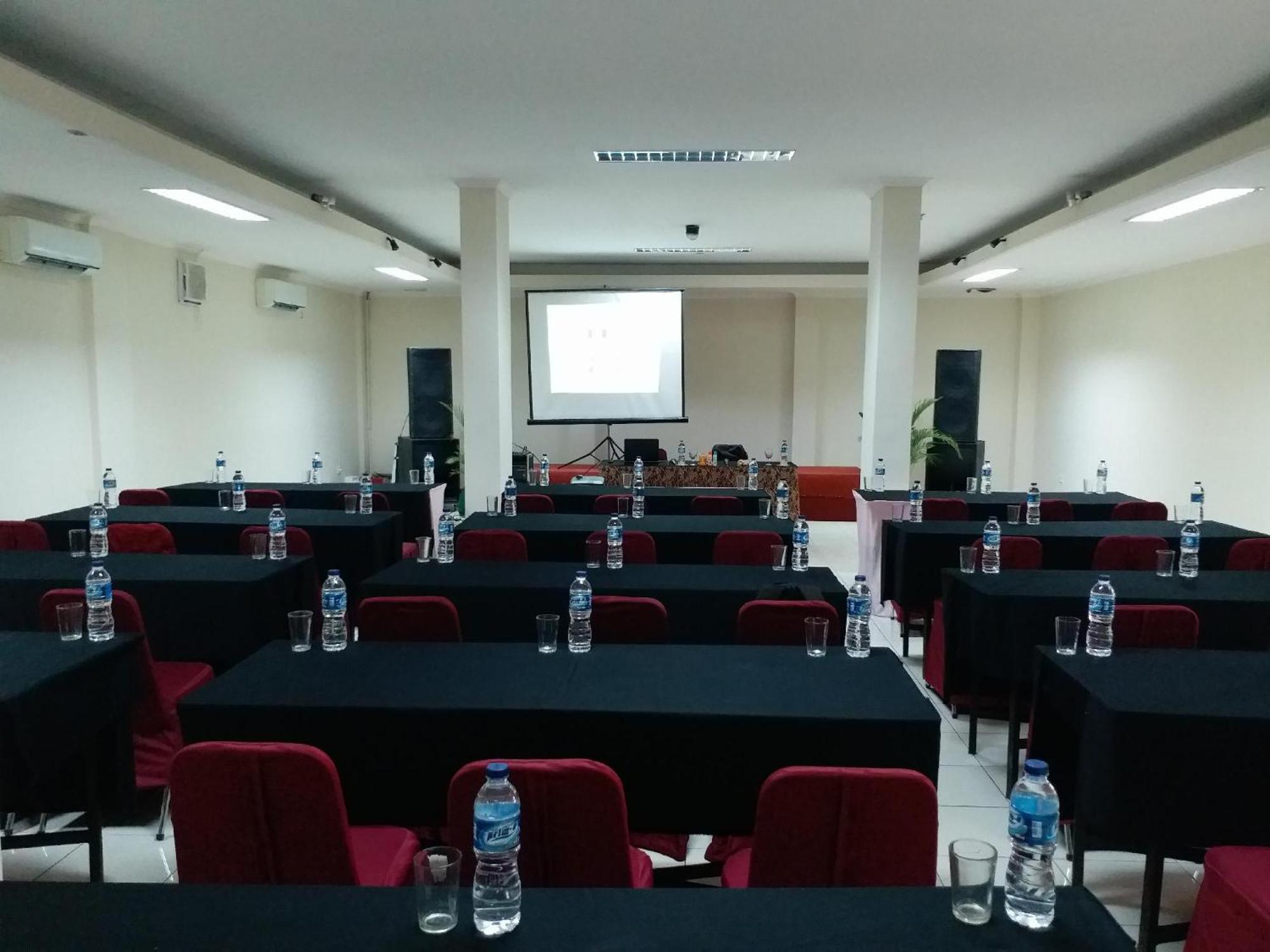 Pia Hotel Cirebon Eksteriør bilde
