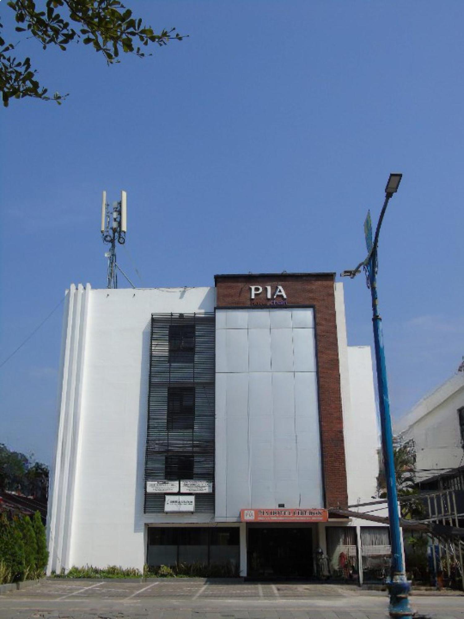 Pia Hotel Cirebon Eksteriør bilde